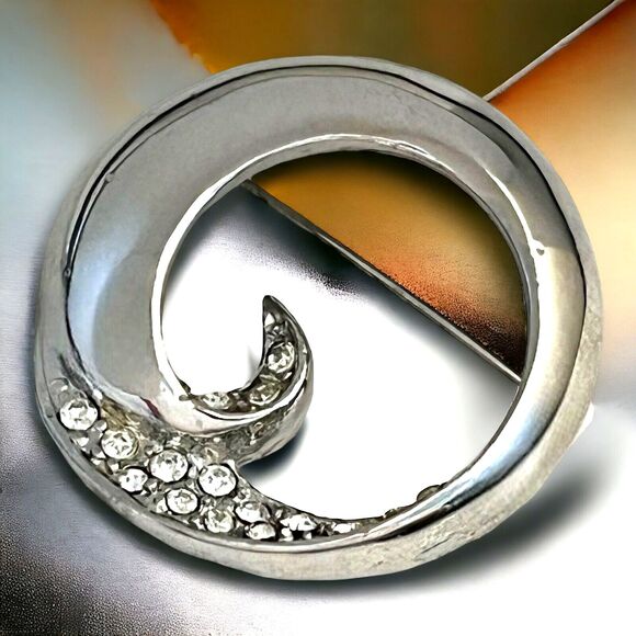 Vintage Pin Estate Silver Tone Scrolling Circle Pave Set Crystal Rhinestone 5C - Picture 1 of 3